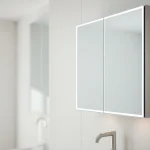 sonni Spiegelschrank mit modernem LED-Design und eleganter Oberfläche im Badezimmer