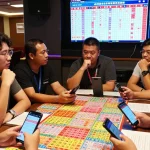 Prediksi angka untung dalam suasana taruhan lotto yang penuh semangat.